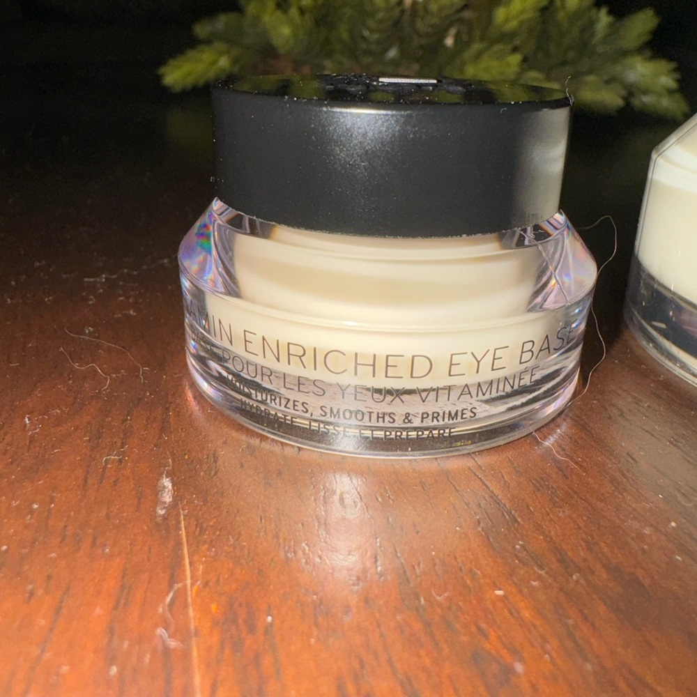 Bobbi Brown Face and Eye Base